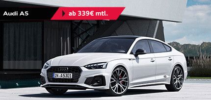 Vorderseitenansicht eines weißen Audi A5 vor einer Garage